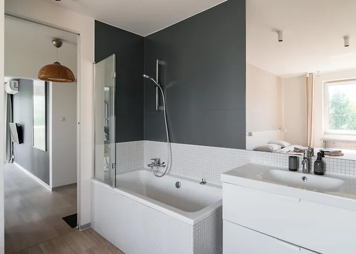 Treetop Near Mtp 波兹南