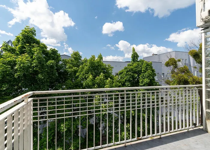 Treetop Near Mtp Apartman *